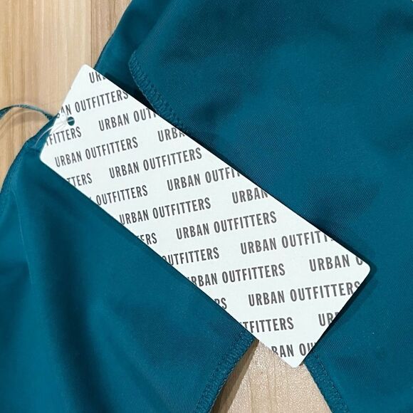 NEW Urban Outfitters Out From Under Sorelle Twist Halter Crop Top Women’s Medium - Picture 3 of 6